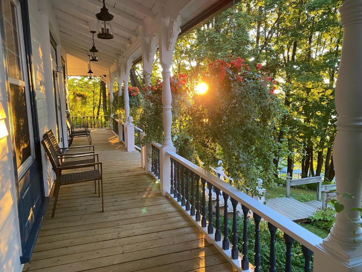 Auberge Sous Les Arbres Gaspe Bagian luar foto