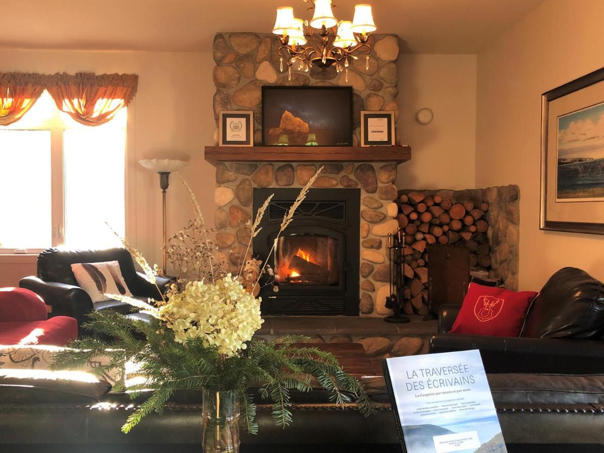 Auberge Sous Les Arbres Gaspe Bagian luar foto