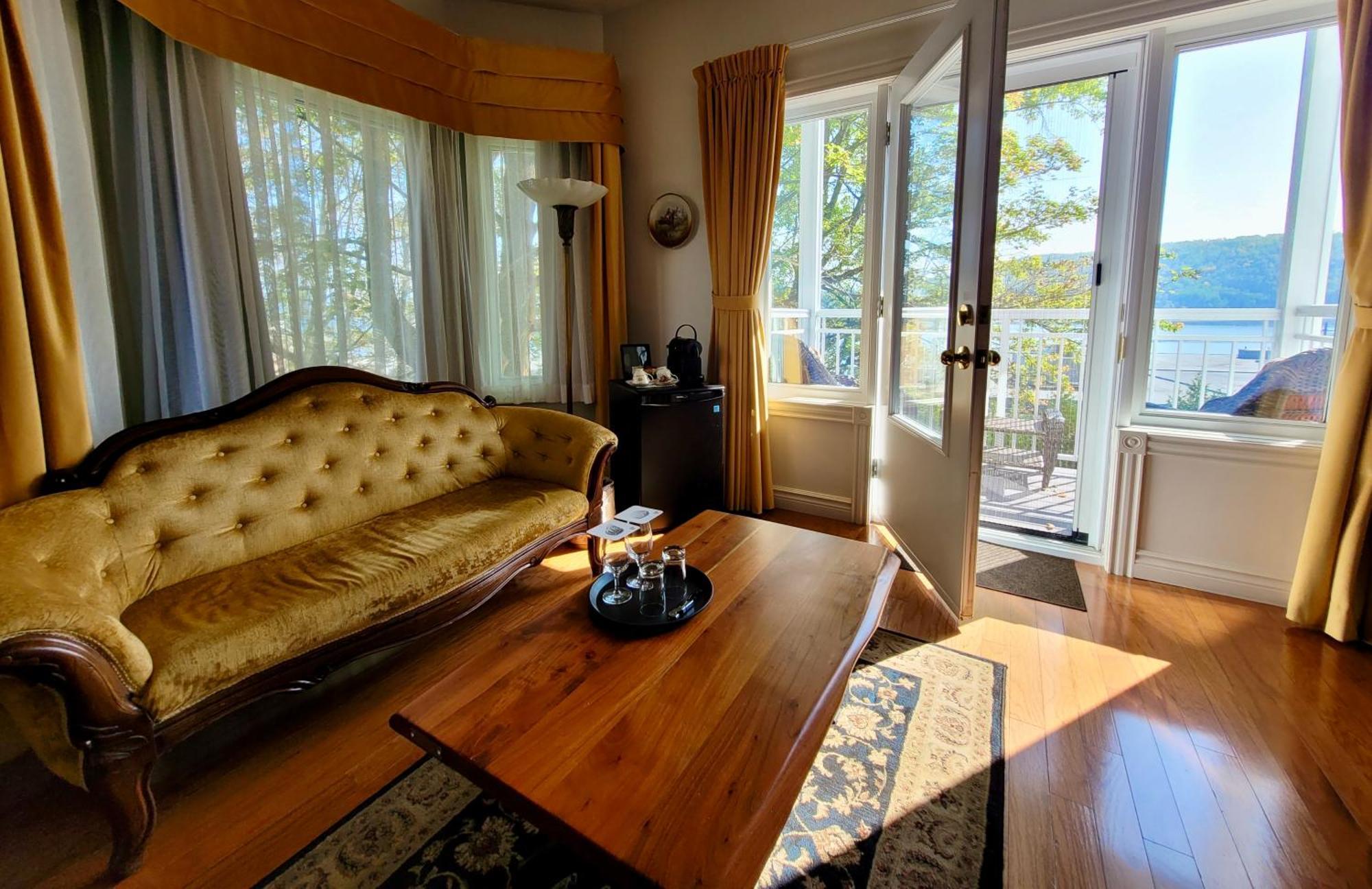 Auberge Sous Les Arbres Gaspe Bagian luar foto