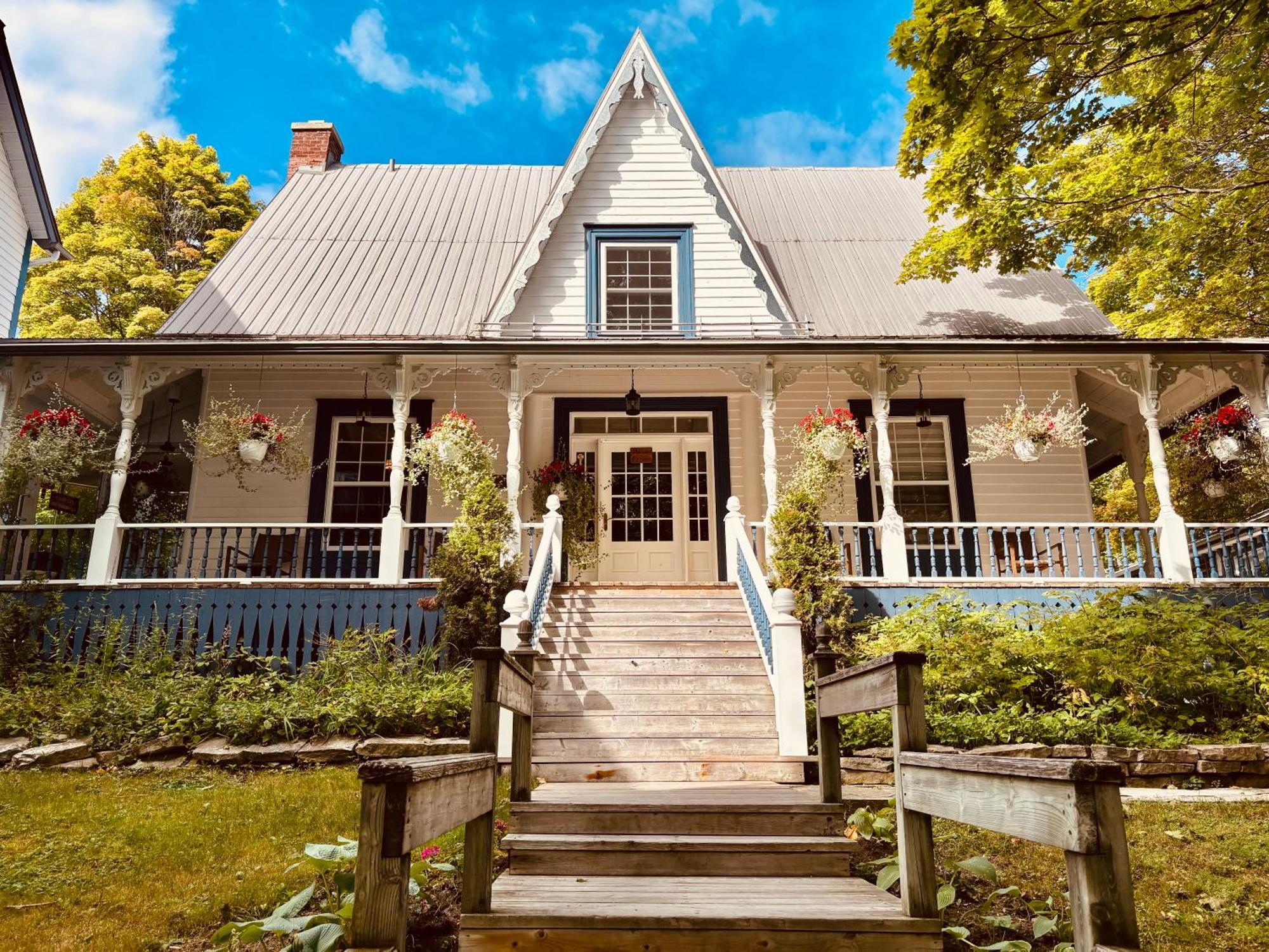 Auberge Sous Les Arbres Gaspe Bagian luar foto