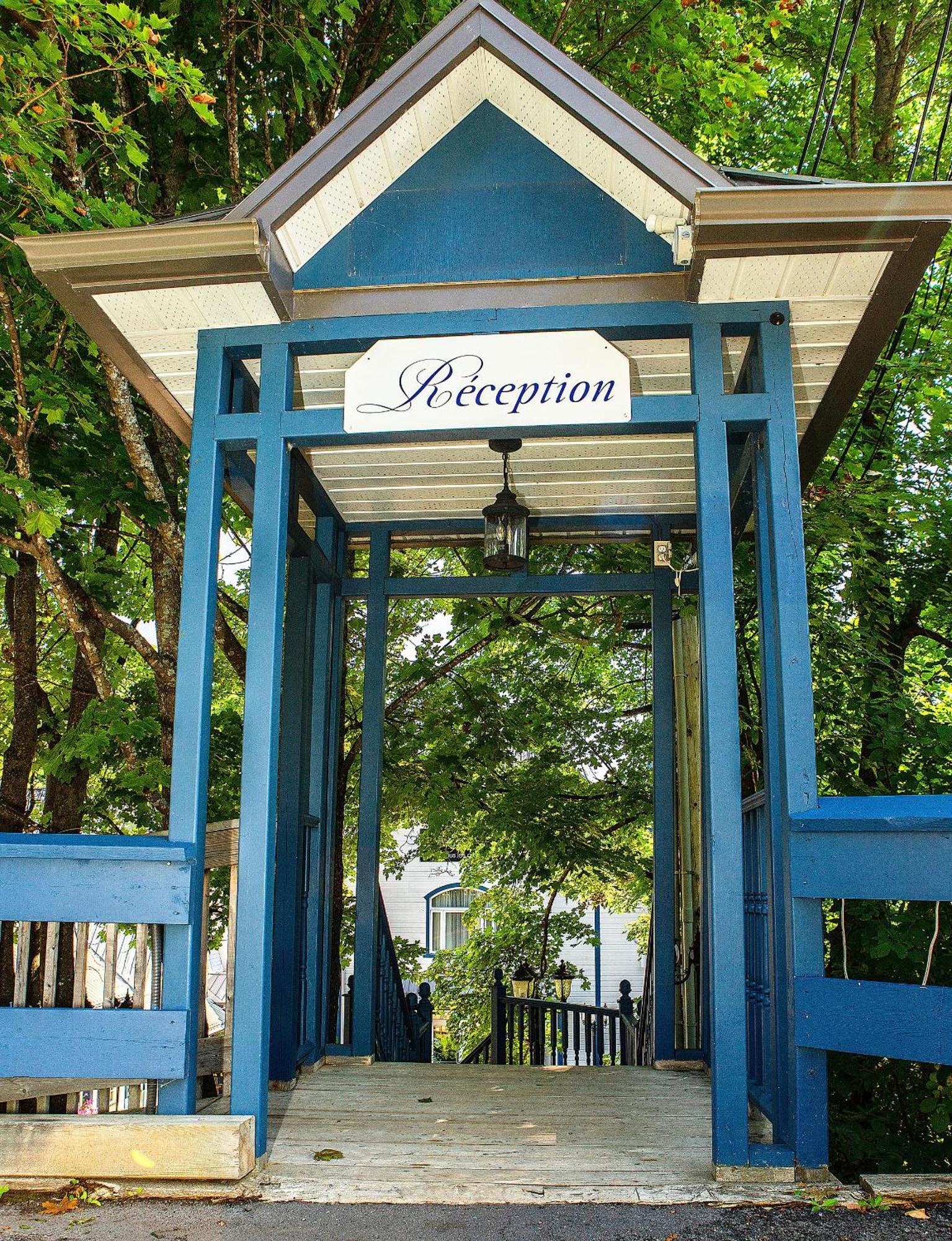 Auberge Sous Les Arbres Gaspe Bagian luar foto