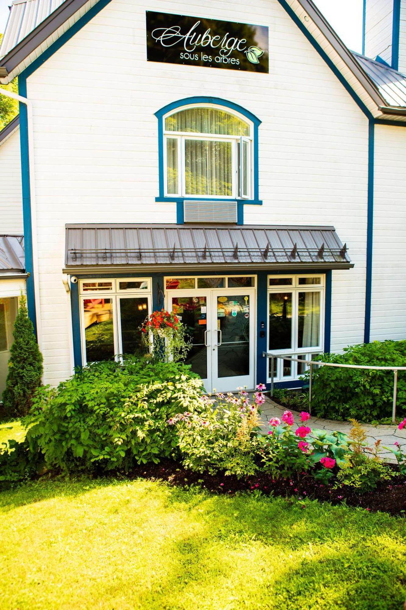 Auberge Sous Les Arbres Gaspe Bagian luar foto