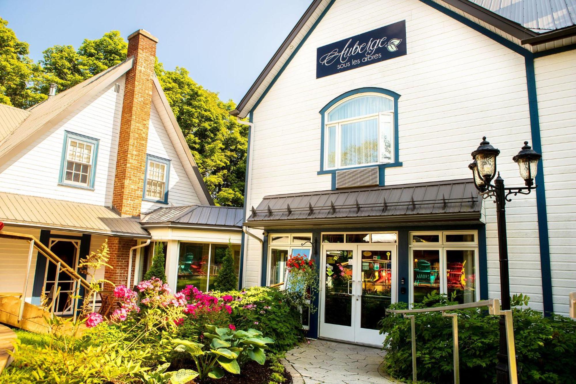 Auberge Sous Les Arbres Gaspe Bagian luar foto