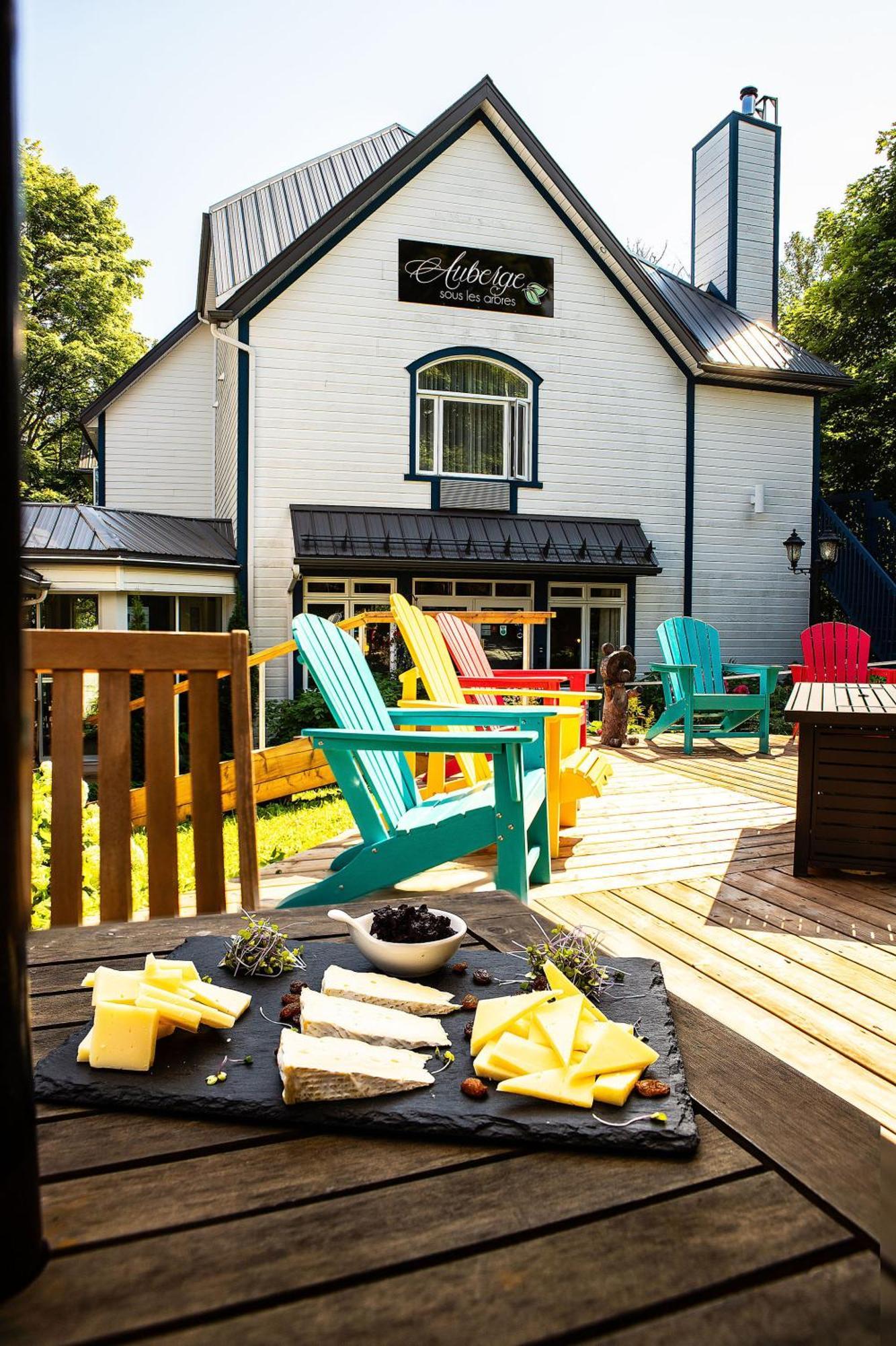 Auberge Sous Les Arbres Gaspe Bagian luar foto
